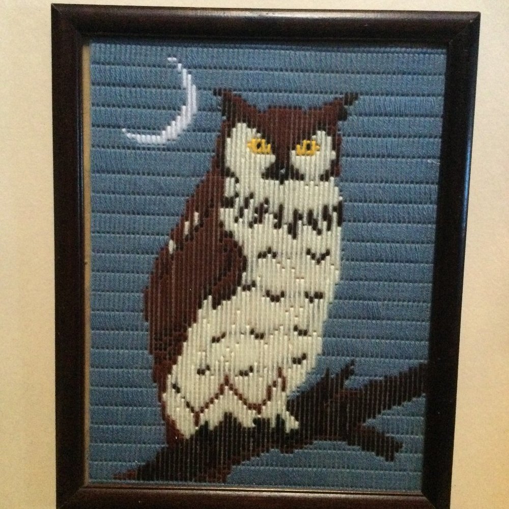 Handmade yarn owl framed home decoration
